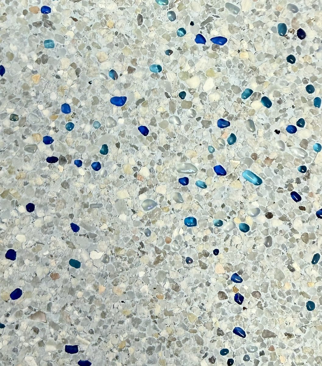 Mini pebble finish with blue glass beads